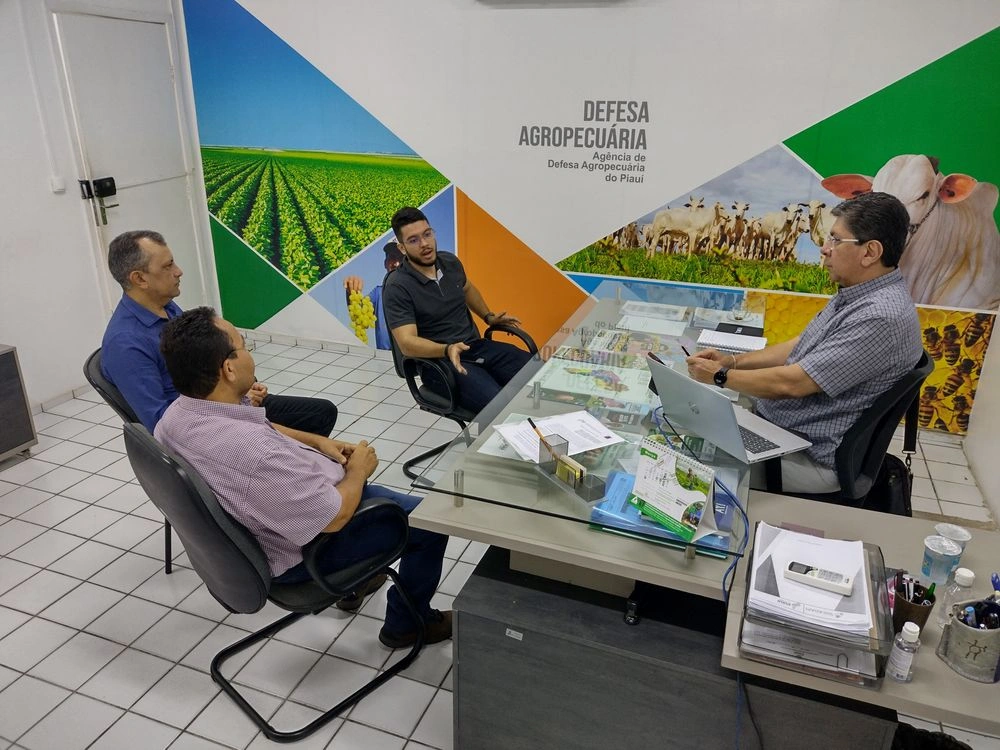 Adapi assina termo de cooperação técnica com a maior exportadora de mel do Piauí