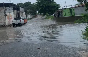 Chuva causa alagamentos em Teresina (Foto: Eduardo Amorim/Conecta Piauí)