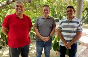 Deputado Rafael ao centro (Foto: Reprodução)