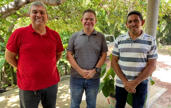 Deputado Rafael ao centro