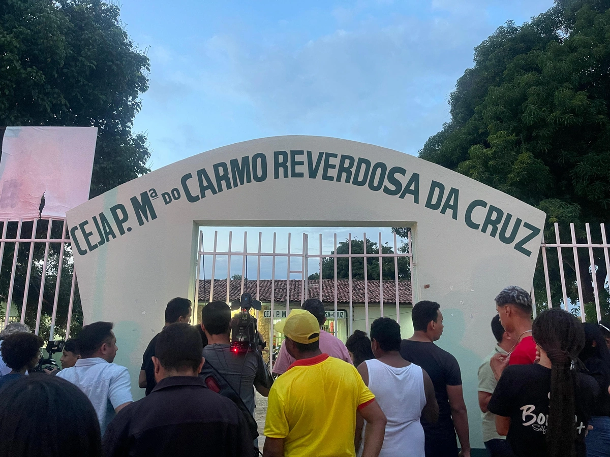 Escola onde jovem foi morto