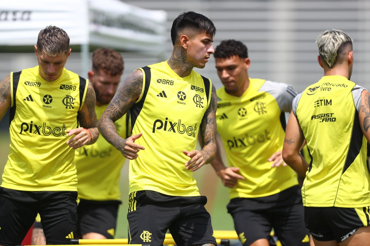 Flamengo treina para confronto deste sábado (10/02)