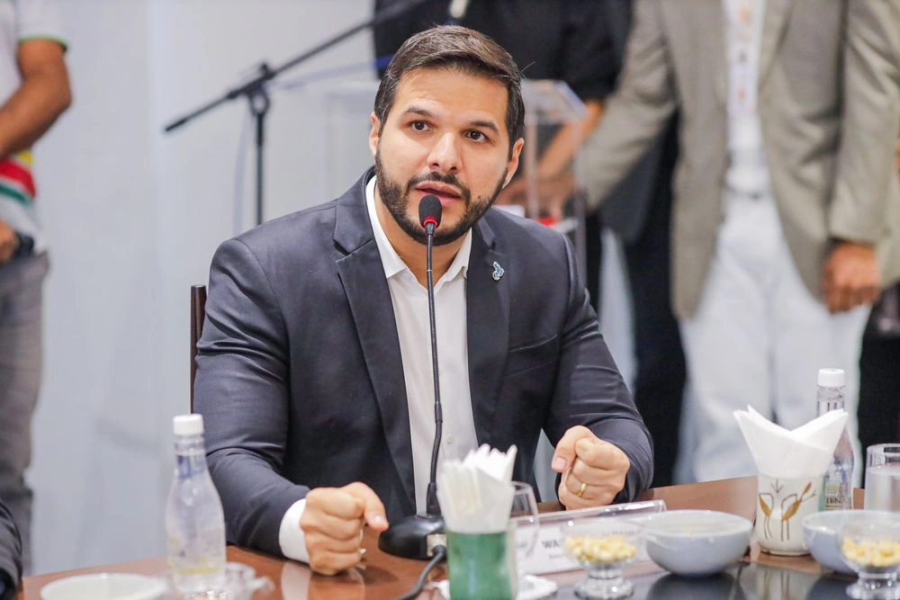 Governo investe R$ 11,6 milhões e concede 6 mil bolsas para estudantes estagiários