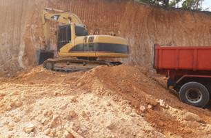 Homens são presos suspeito de extração irregular de areia em Timon (Foto: Reprodução)