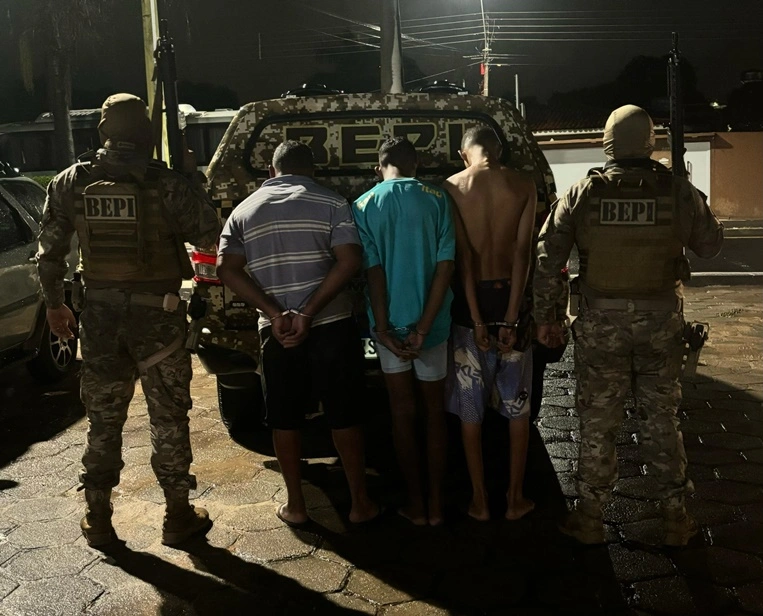 Indivíduos apreendidos pela polícia
