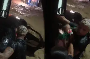 Jovem salva mulher e filhas que ficaram presas dentro de carro durante forte chuva (Foto: Reprodução/X)
