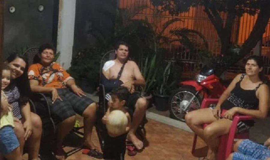 Mário Novais com a família após alta do HUT