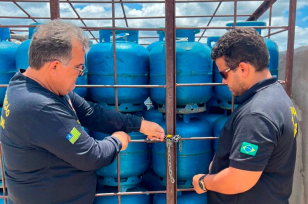 Operação apreende centenas de botijões de gás armazenados de forma irregular no PI