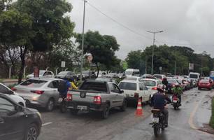 Os fatores que colaboram para infernizar o trânsito nas pontes entre Timon e Teresina (Foto: Reprodução)