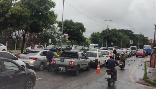 Os fatores que colaboram para infernizar o trânsito nas pontes entre Timon e Teresina