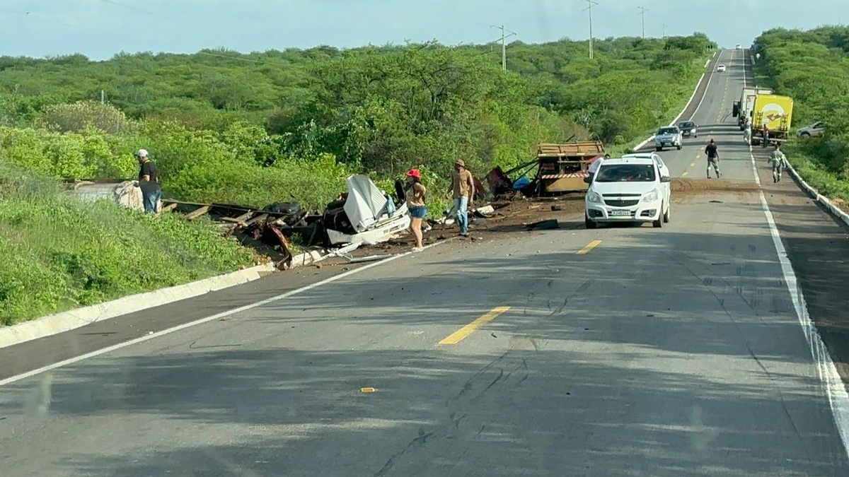 Piauienses morrem em acidente envolvendo dois caminhões em Petrolina