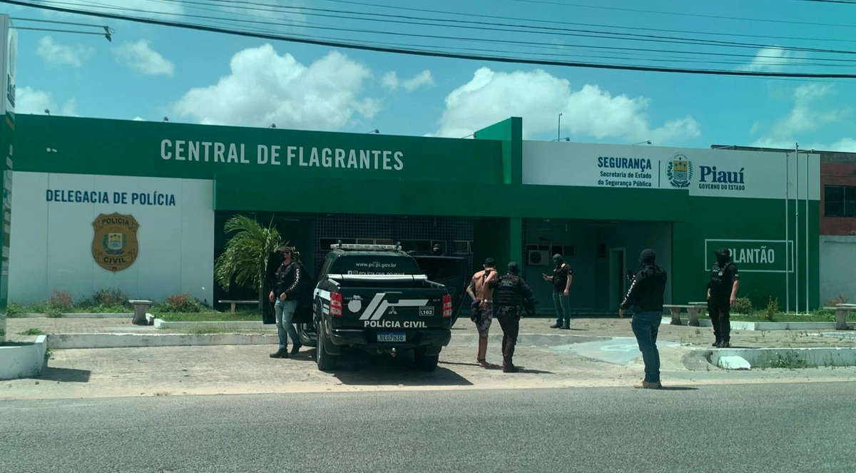 Polícia prende suspeitos de tráfico de drogas em Parnaíba