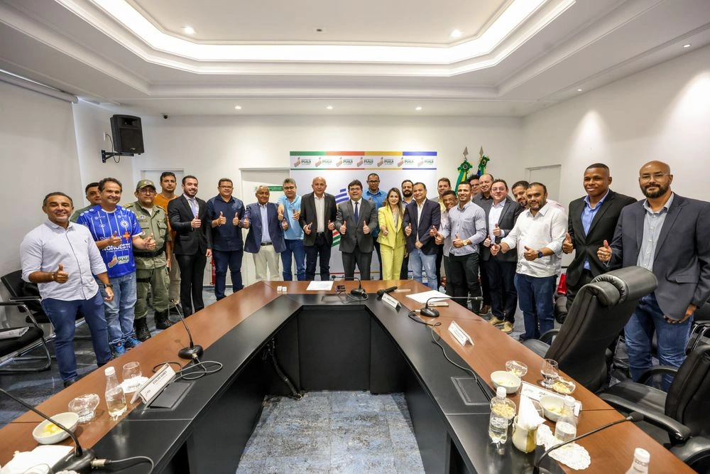 Rafael anuncia R$ 5,3 milhões de aporte financeiro aos clubes de futebol do Piauí