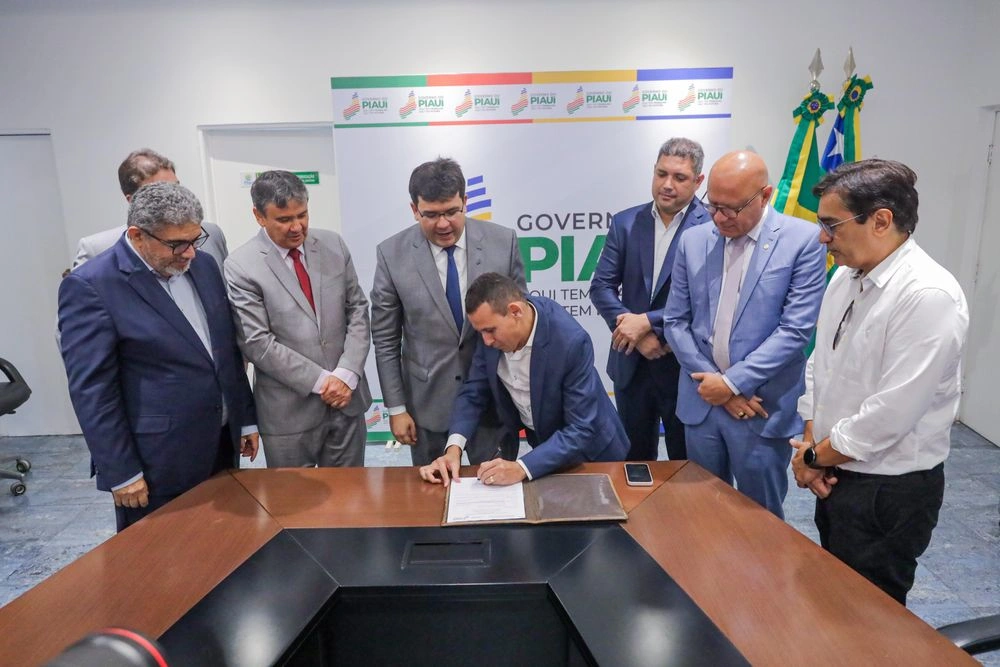 Rafael Fonteles autoriza início das obras de centro especializado em autismo