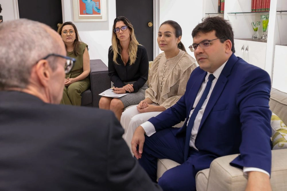 Rafael Fonteles recebe embaixador da Áustria e apresenta potencialidades do Piauí