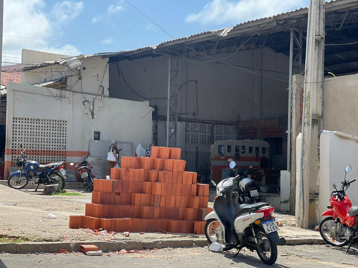 Reforma do Mercado do Peixe se arrasta há 17 meses e atraso causa transtornos