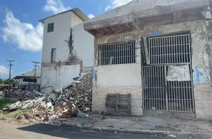 Reforma do Mercado do Peixe se arrasta há 17 meses e atraso causa transtornos (Foto: Tiago Moura/ Conecta Piauí)