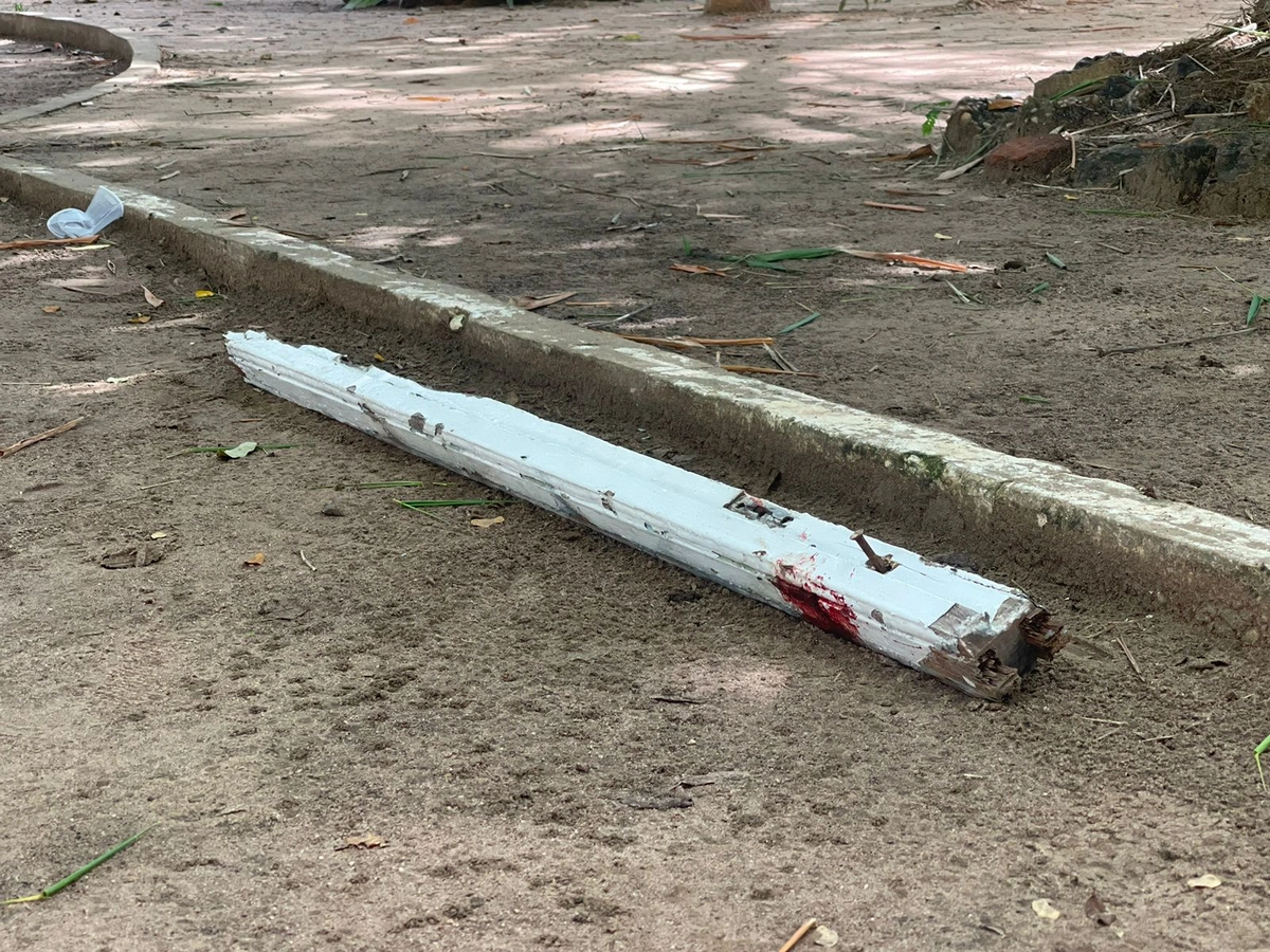 A arma usada pelo crime ficou no local