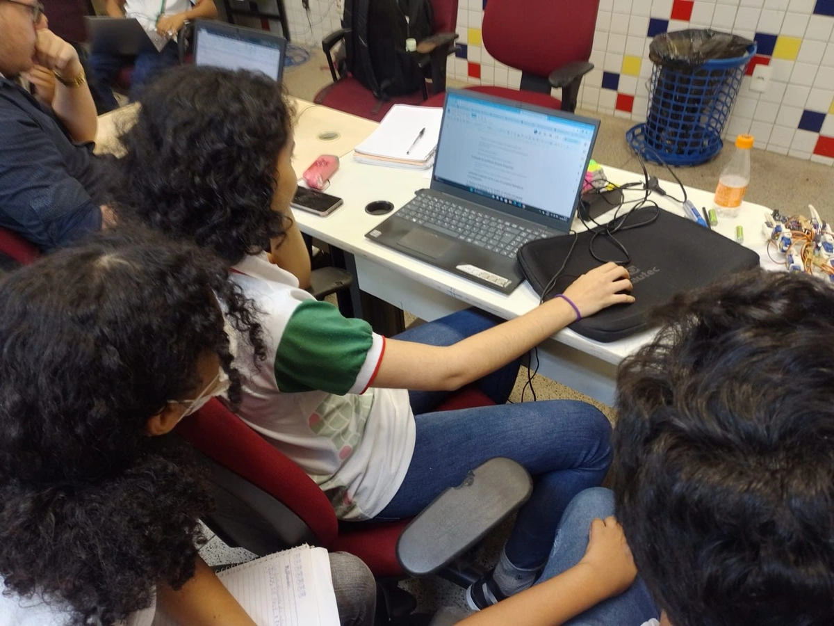 Alunos do IFPI são finalistas da Febrace 2024 e precisam de ajuda pra viajar