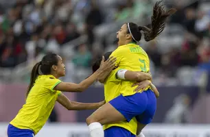 Antônia comemora o segundo gol da Seleção (Foto: Leandro Lopes/CBF)