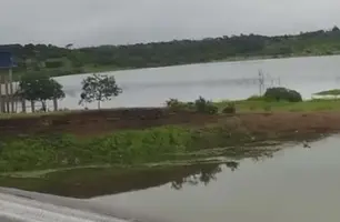 Barragem dos Corredores atinge capacidade máxima e transborda em Campo Maior (Foto: Reprodução)