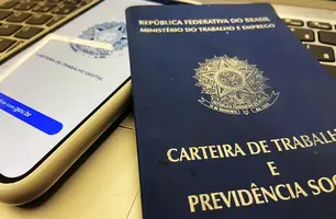 Carteira de Trabalho e Previdência Social (Foto: Maria Clara César/ Conecta Piauí)