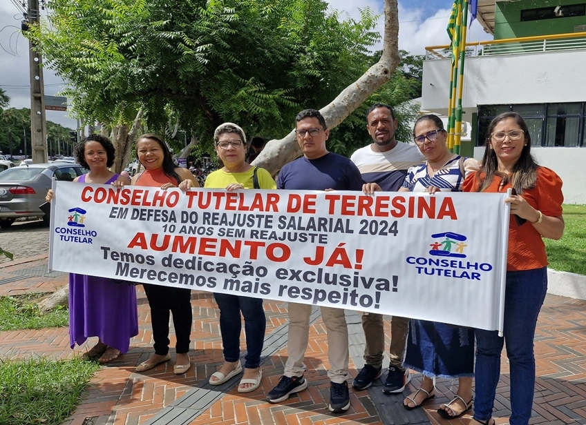 Conselheiros tutelares de Teresina protestam por reajuste salarial