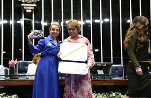 Delegada Eugênia Villa recebe homenagem no Senado Federal (Foto: Reprodução)