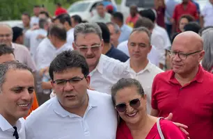 Governador durante inauguração de obras em Elesbão Veloso (Foto: Tiago Moura/Conecta Piauí)