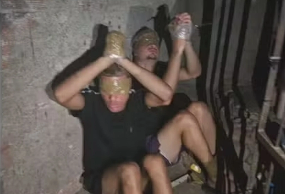 Homens encontrados amarrados