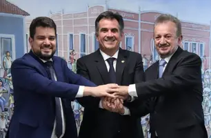 Joãozinho Félix à direita, senador Ciro no meio e Dogim Félix à esquerda (Foto: Reprodução/Redes Sociais)