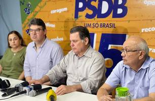 Marconi Perillo ao lado de Luciano Nunes, que está à esquerda com camisa de listras (Foto: Thiago Moura/Conecta Piauí)