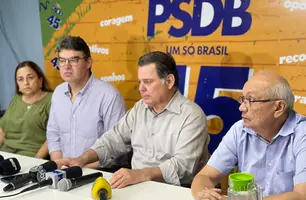 Marconi Perillo ao lado de Luciano Nunes, que está à esquerda com camisa de listras (Foto: Thiago Moura/Conecta Piauí)
