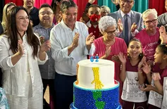 Wellington Dias comemora aniversário com doações a instituição social em Teresina