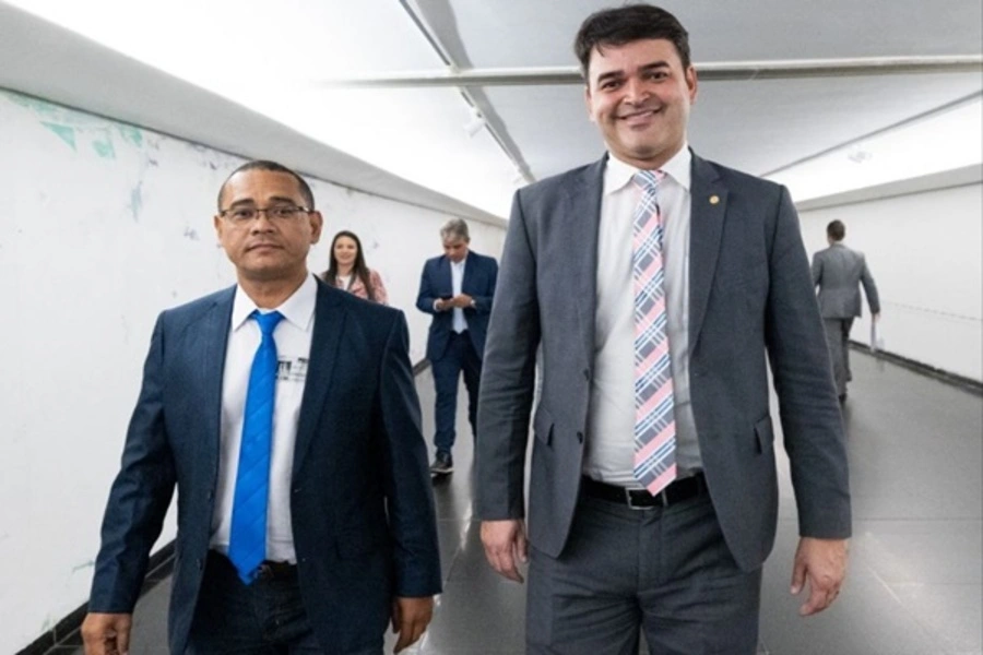 Parceria vereador Kaká e Rubens Júnior consegue abastecimento d'água para Timon