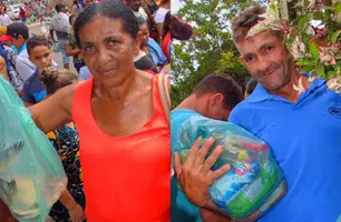 Prefeitura de Novo Santo Antônio distribui peixes e cestas básicas para população (Foto: Reprodução)