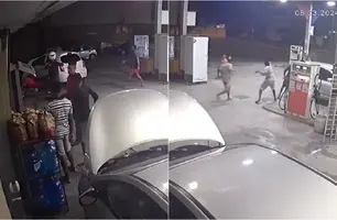 Quatro criminosos assaltaram um posto de combustível (Foto: Reprodução)