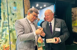 Rafael Fonteles conhece opala da Austrália em busca de cooperação com o Piauí (Foto: Reprodução)