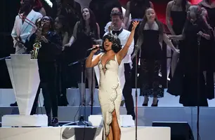 RAYE (Foto: Alberto Pezzali/INVISION/AP)