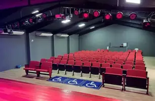 Sala de cinema no Centro Social Urbano (CSU) do Parque Piauí (Foto: Reprodução)