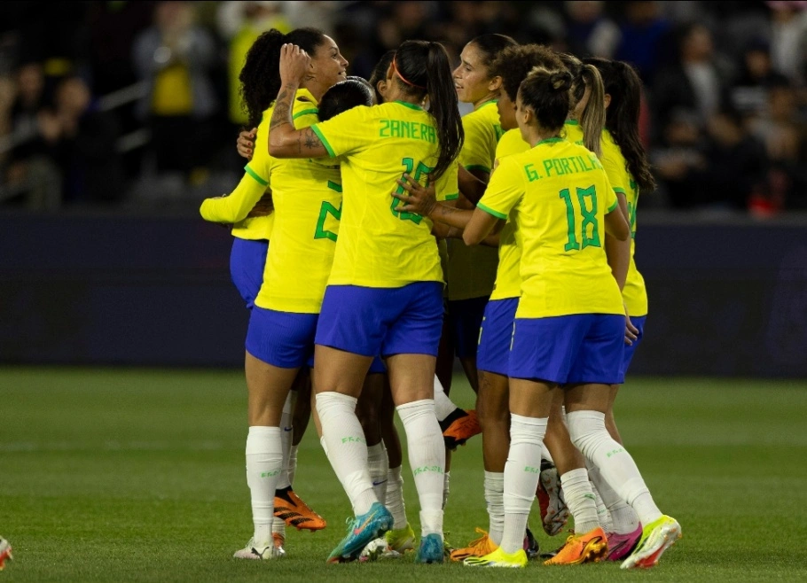 Seleção feminina goleia Argentina por 5 a 1 e avança à semifinal da Copa Ouro