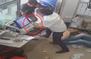 Vídeo flagra momento que dono de loteria é alvejado por assaltante em Teresina (Foto: Reprodução)