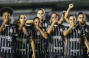 Abertura de rodada do Brasileirão Feminino é marcada por protestos (Foto: Rodrigo Grazzanel/Corinthians)