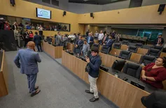 Deputados visitam parte da reforma do Plenário Waldemar Macedo na Alepi
