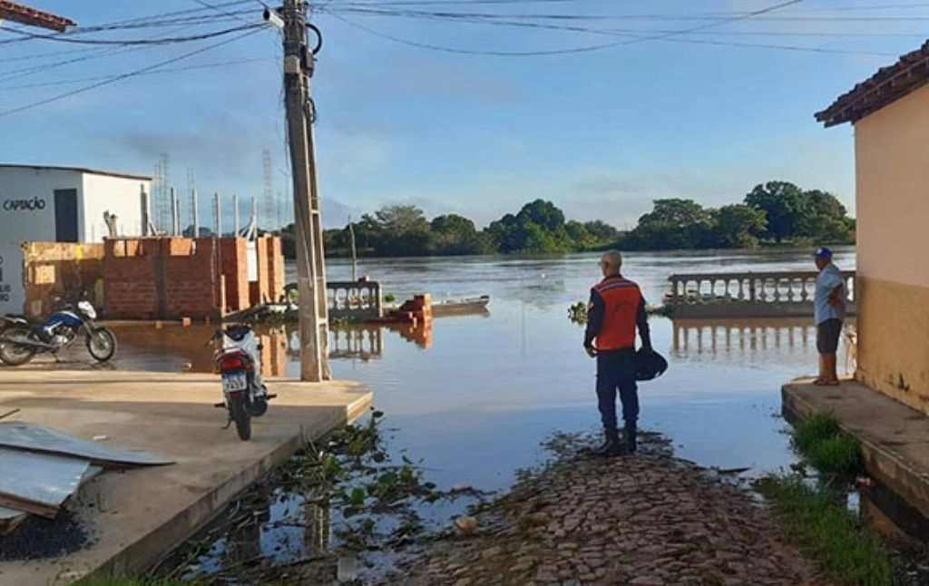 Ao menos 160 famílias ficam ilhadas após cheia do rio Parnaíba em Luzilândia