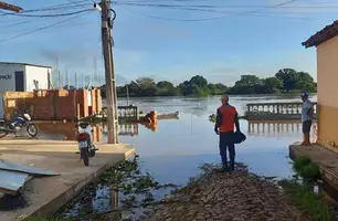 Ao menos 160 famílias ficam ilhadas após cheia do rio Parnaíba em Luzilândia (Foto: Reprodução/Defesa Civil de Luzilândia)