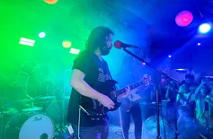 Banda baiana Maglore faz show solar em noite chuvosa em Teresina