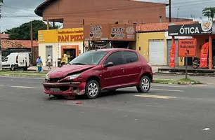 Carros se envolvem em colisão na BR-316 em Demerval Lobão (Foto: Reprodução)