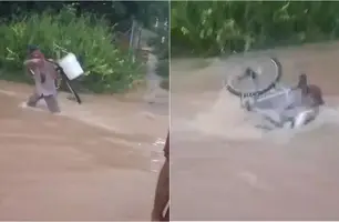 Ciclista cai em rua alagada (Foto: Reprodução)