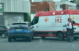 Colisão entre carro e ambulância (Foto: Conecta Piauí)